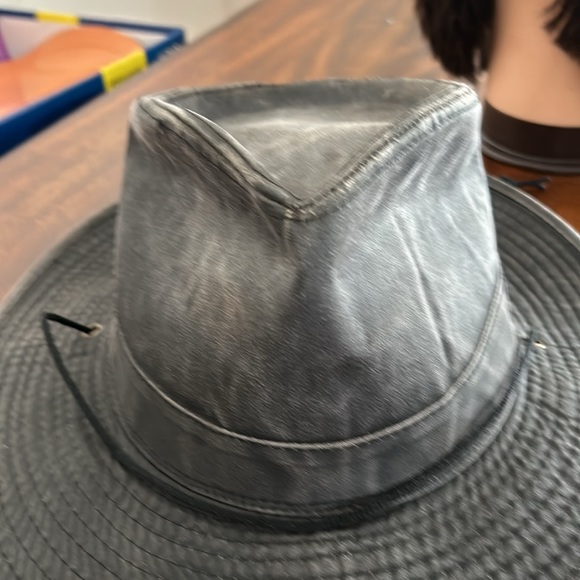 Signature men’s cotton outback hat with chin cord. - Picture 11 of 12